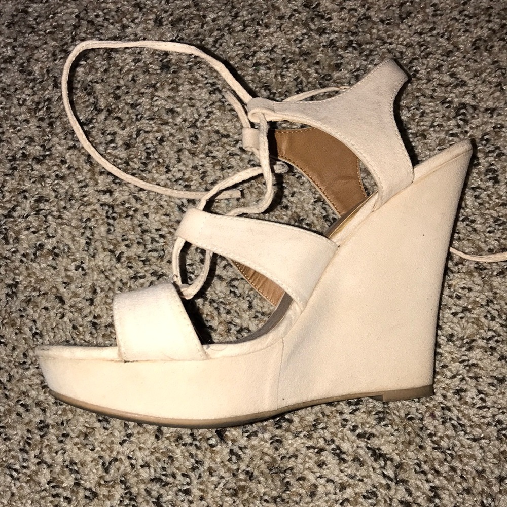 Nude wedges